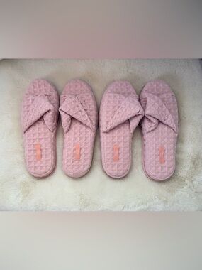 Cravings by Chrissy Teigen Women’s Soft Pink Waffle Slide Slippers - 2 Pairs - M
